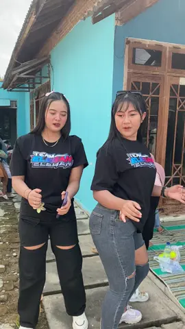 @tiaara.jelitta lagi nyimak polahe wong 2 iki tir@kevanadwi @Megaaa🤣🤣#soundjawatimur #pemburuhoreg #teamelegan #karnavalkepung #fypage #fyp #fyppppppppppppppppppppppp #fypシ゚ 