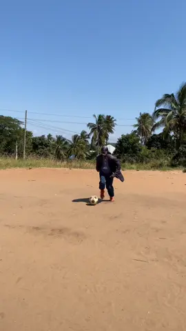 🤣🤣🤣#footballtiktok #treanding #viralvideos #comedia #funnytiktok @Mr.pengo @TikTok Africa @zeromind1 