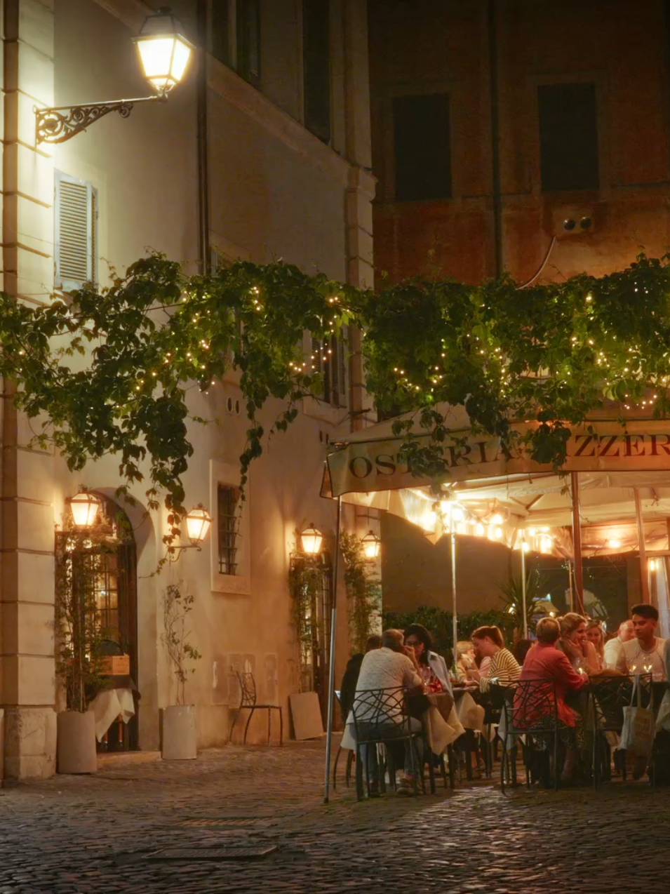 through the center of Trastevere  #rome #trastevere #romebynight #visualpoetry #lowlightphotography #cinematicvideo #sonya6700  #colorgradingpractice 