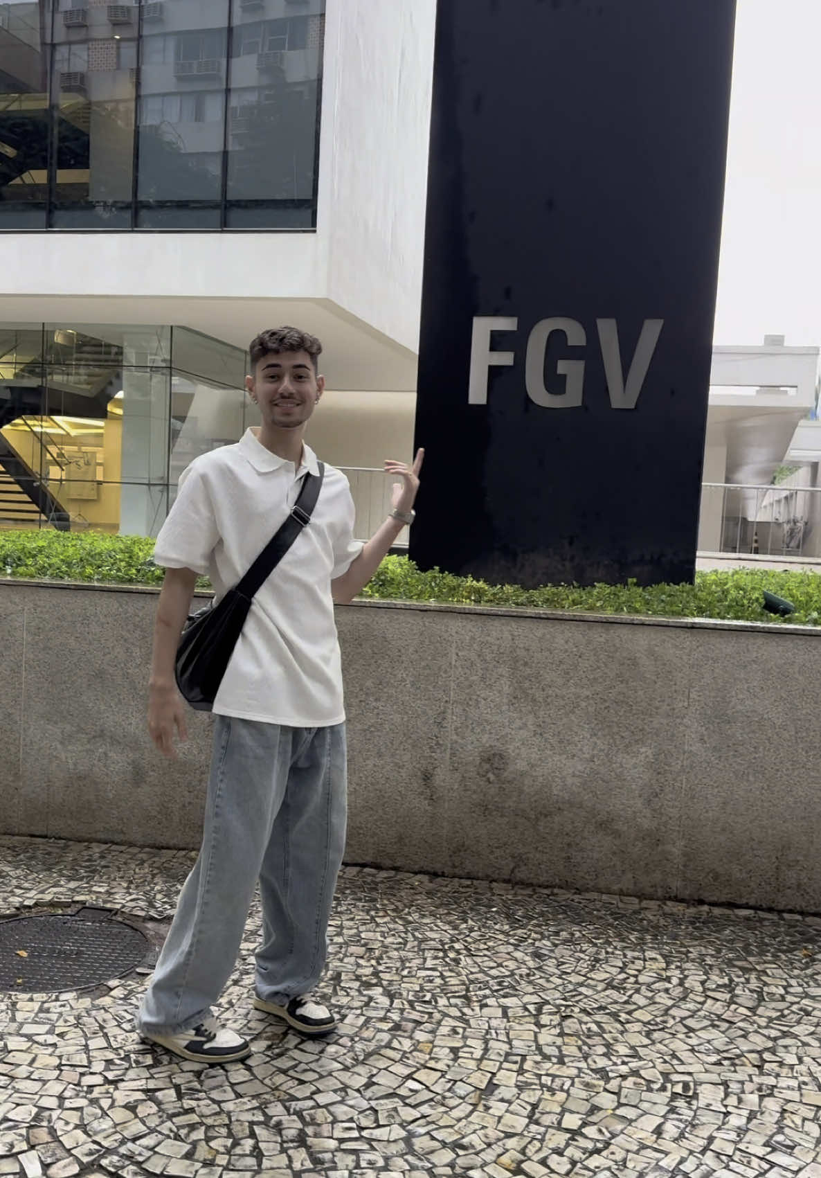 Nunca pensei que fosse estudar em um lugar incrível como a FGV. Mas aqui estou, vivendo isso todo dia.💙  As inscrições para o vestibular vão até 16/09. #VestibularFGV #GraduaçãoFGV #aprendanotiktok #dicasdeestudo #publi @fgv.oficial 