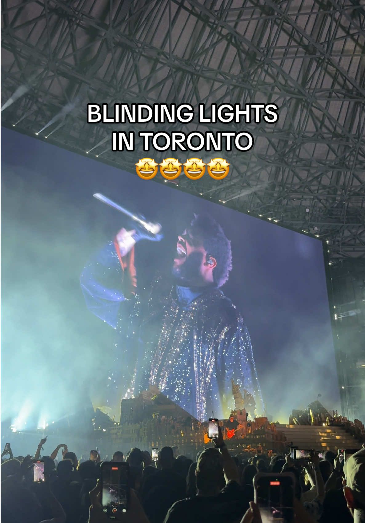 When did you realize it was Blinding Lights?🤩🤩🤩 The Weeknd Toronto concert opening show stadium tour after hours till dawn July 27 Rogers Centre 2025 #theweeknd#vipnation#torontoconcert#toronto#narcitycanada#curiocitytoronto#yyz#newera#abeltesfaye#xo#narcitytoronto@The Weeknd 