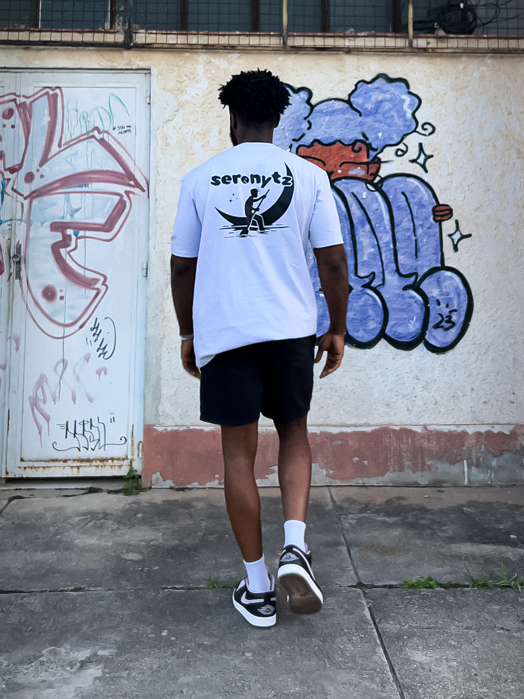 [GRWM 2] ✨Trazendo um novo look com a camiseta Serenando branca! - Acesse nosso site e conheça! 🔥 . ; #streetwear #grwm #grwmroutine #fashion #moda #modamasculina #modastreetwear #rap #Fitness #oversized #look #streetwearstyle #academia #musculação #hiphop #camiseta #grwmmakeup