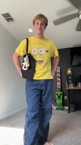 we back #fyp #viral #minion #labubu #minionshirt 