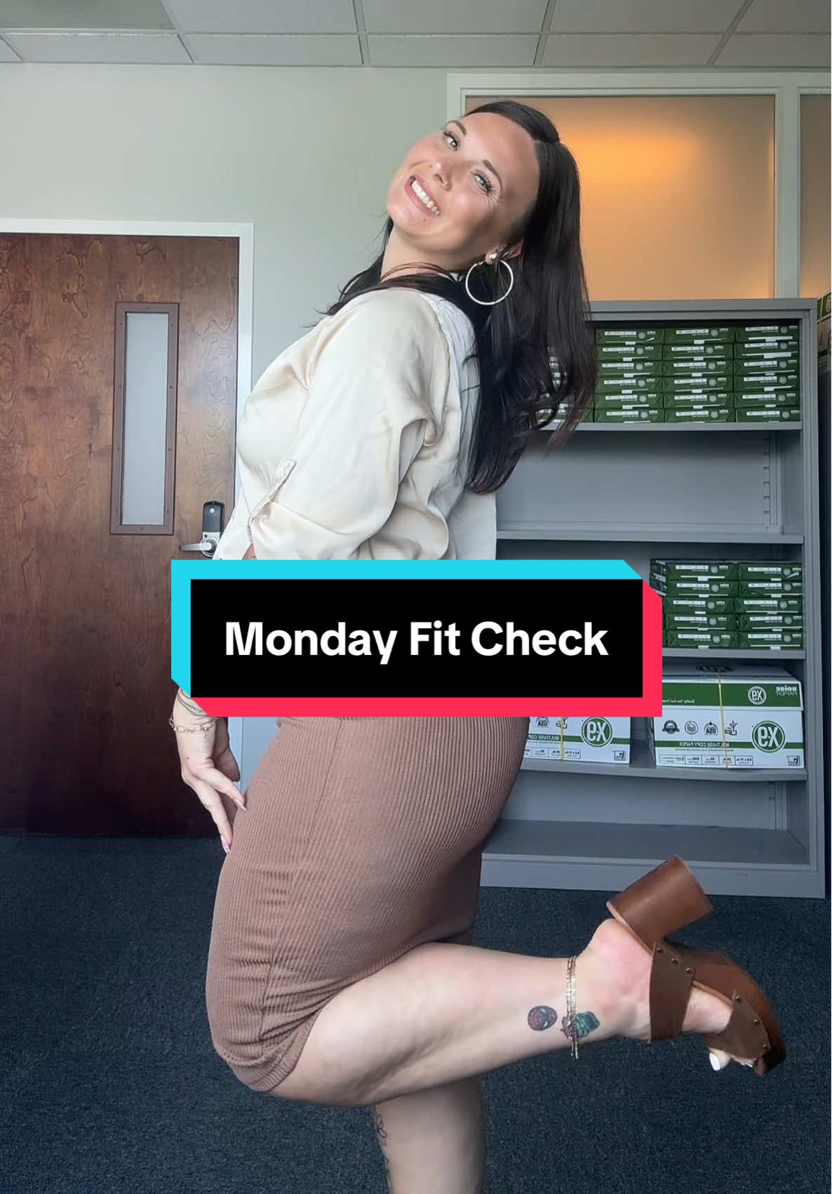 Monday Fit check #pencilskirt #heels #fitmom #yourfavorite #fitcheck #fashion 