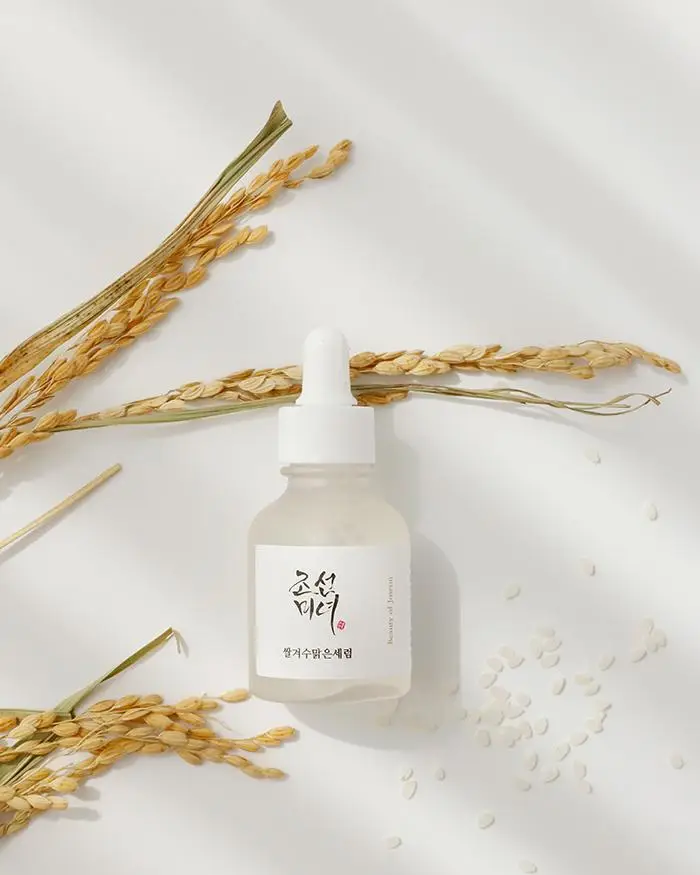 KOREAN SKINCARE ESSENTIAL. GLOW DEEP SERUM RICE ARBUTIN.  Elevate  your skincare  routine with the Beauty of Joseon  Glow deep  serum , a commitment to timeless  k- beauty  secrets that  unlocks the  path  to glowing  flawless skin . Key ingredients: Rice water 68% :  Moisturizing,  hydrating and glowing. Alpha Arbutin 2% :  Radiance,  dark spots, skin protection and  pigmentation. Niacinamide: Skin tone , skin barrier and acne care . Deep hydration , Rice Bran water Moisturizes , enhances suppleness.Experience intense  hydration alongside  pigmentation  correction  for ultimate  skin health.  Tackles skin concerns : Suited  for all skin types,  even sensitive. Tackles uneven tone , dark spots and dryness. Reveal luminosity and confidence in your skin's journey.  ksh 2000 WhatsApp no on bio to order.  #ricearbutin  #arbutin  #beautyjoseon    creatorsearchinsights 