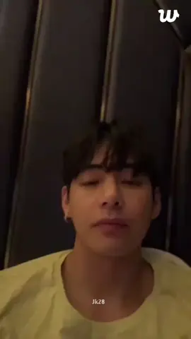 V live in weverse.. 🥰🥰 #taehyung #btsarmy #bighit_official_bts 