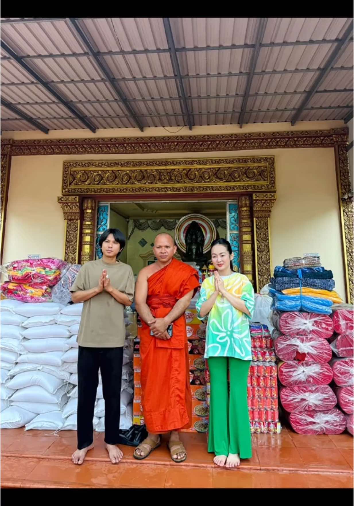 នេះជាថ្ងៃទី2ដែលខ្ញុំបានចុះជូនអំណោយបងប្អូនភៀសសឹកផ្ទាល់🙏ខ្ញុំពិតជាសែនក្លោចចិត្តណាស់🥹
