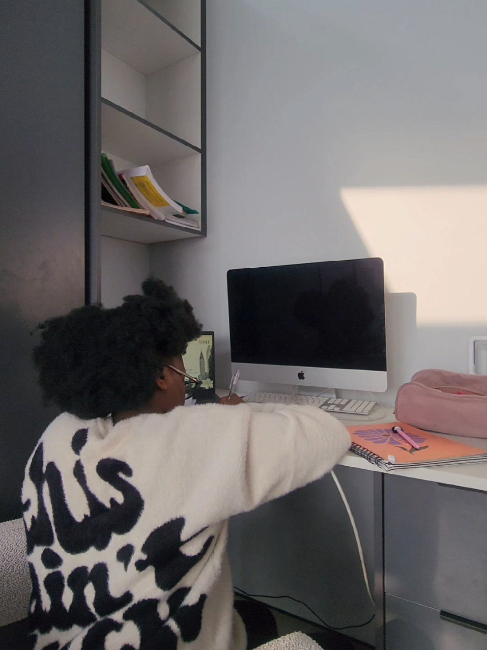My realistic afterschool routine 🎒✨ here’s how I actually spend my afternoons. #AfterschoolRoutine #DayInMyLife #VlogLife #Lifestyle #dayinmylife #AfterschoolRoutine #studentlife #vlogtok 