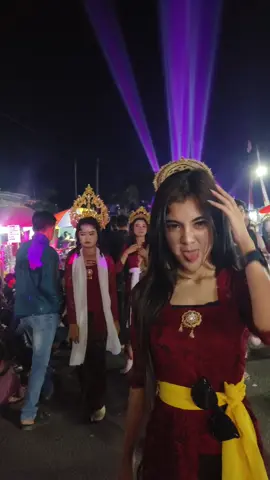 Bu Guru nyempil nk Tengah e Barisan @delapoyzz_  @delaapoyz @bjhunterproduction #trendingvideoviral #lewatberanda  #fyp #trending #kreatifitastanpabatas #karnavalsumberjokulon  #tulungagunghoreg #foryoupage #fypジ #viral #soundhoregjawatimur #horegjawatimur #xyzbca  #fyp #mui #4u #masukberandafyp 