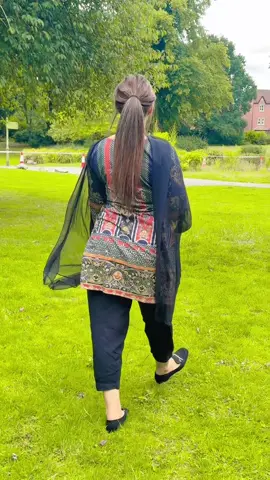 ہمارے تعارف کیلیے بس اتنا ہی کافی ہے ہم ان کے نہیں ہوتے جو سب کہ ہو جاتے ہیں😆
