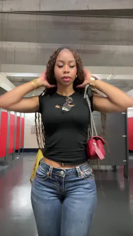 baby these bootcut jeans are IT😍