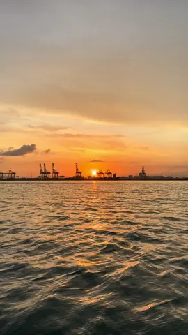 The Sunset View🤌🏻🫠🌅 #sunset #views #share #likes #fyppppppppppppppppppppppp 
