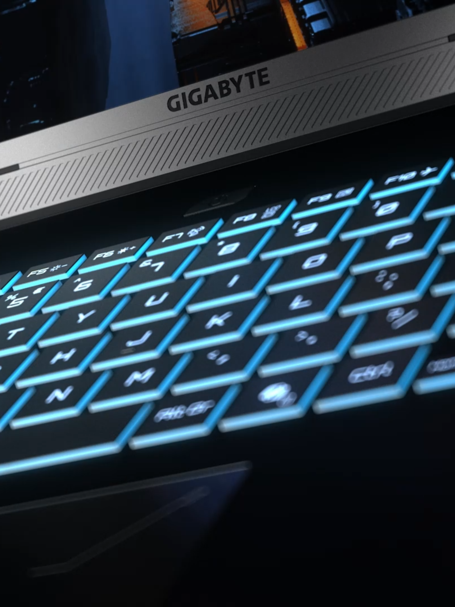 Equipado com um processador Intel Core i7 e uma GPU RTX 5070 para laptop, o GIGABYTE GAMING A16 PRO oferece um desempenho impressionante em um corpo elegante e resistente a arranhões, com uma aparência tão boa quanto seu desempenho. 🎮 #GIGABYTE #AORUS
