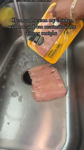 Always gotta let the chicken marinate #dinner #chicken #seasoning #cleaninghacks #food 