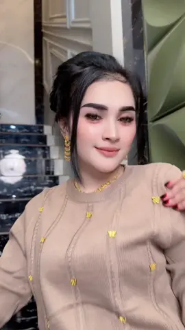 Jngn lupa mmpir di live aku stiap jm 2 siang-malam 🥰