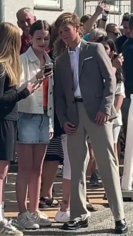 Prince Vincent got lots of cheers from the girls — and snapped a photo with them! #princevincent #princevincentofdenmark #royalfamily #danishroyals #danishroyalfamily #prince #denmarkroyalfamily 