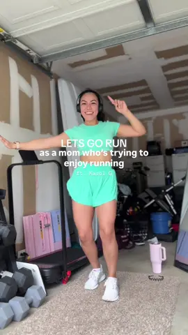 Running from my responsibilities… but at least I look cute in the new track shorts by @Paragon Fitwear 👀👀 🤝🏻✨💦  #R#runwithme #F#fitnessjourney #D#dailyrun #I#inspoformamas #W#womenwhorun #A#ActivewearStyle #A#AthleisureGoals  #rungirlera #runningera 