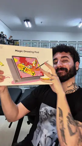 Oi gente! Hoje eu vim mostrar o Magic Drawing Pad, o tablet da @XPPen Official ! Eu amei demais esse tablet, ele tem 12 polegadas, Android 14 e foi criado pensado em artistas e ilustradores. O review completo do tablet está no meu canal no YouTube, que tem link na BIO. 