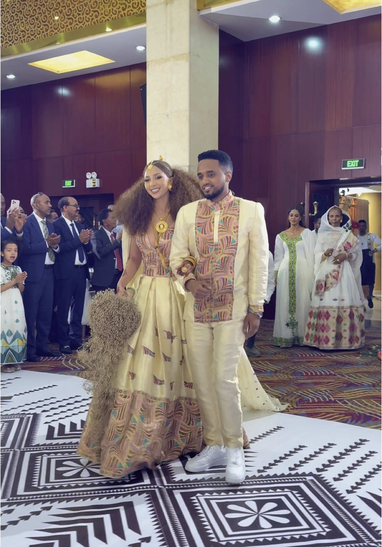 #ethiophototemu #ethiopian_tik_tok ##habeshawedding #ethiopianweddings #viral #tiktok #bride #weddingdress #weddingtiktok #weddingday #bridesmaid #bridesmadedress #habeshan_tiktok #habeshawedding #youtube #fashion #foryoupage #foryoupageofficiall #📞0911586044