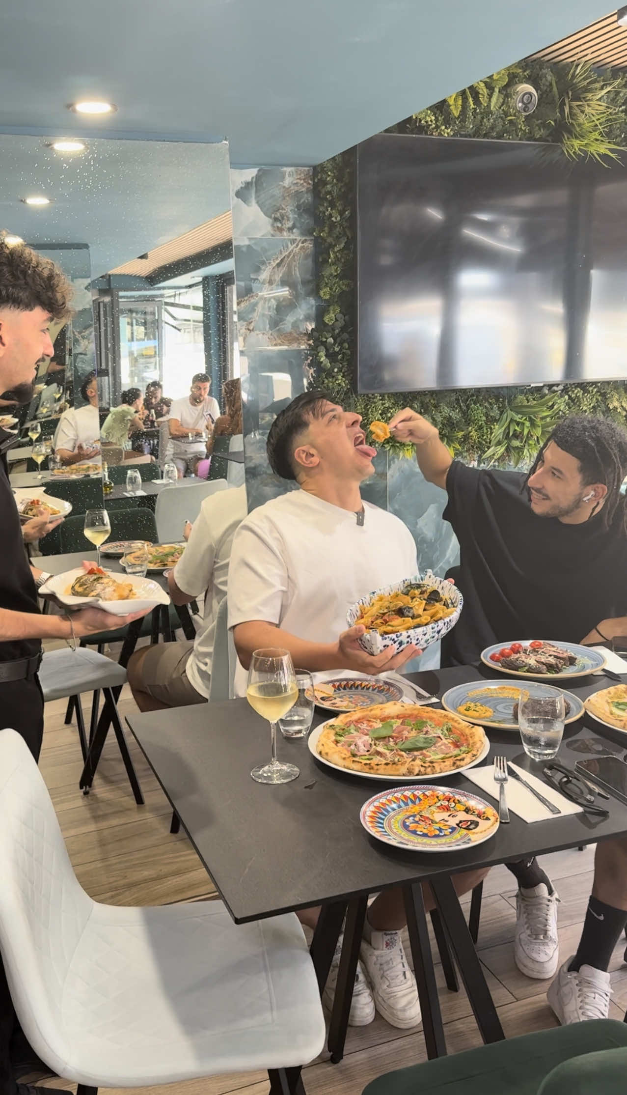 No c’è bisogno spostare così lontano per mangiare un vero cibo siciliano: andate dal @Morobistrot 🙃 #malta🇲🇹 #malta #maltatiktok #cosafareamdalta #festaamalta                 