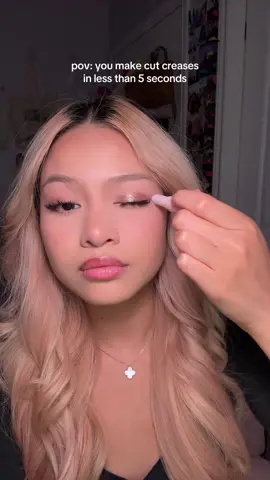 I'm always shocked on how easy it is to use these crystal jelly glaze sticks// I'm using the shade 