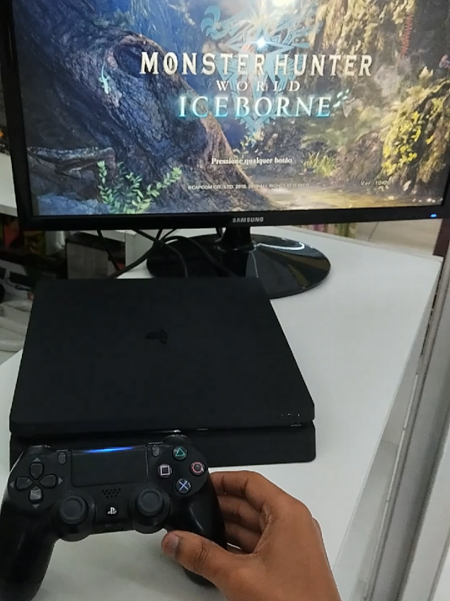 🔥 PlayStation 4 Slim 500GB + Monster Hunter World Iceborne 🎮 O combo perfeito para quem quer entrar no mundo PlayStation com estilo! ⠀ ✅ Console PS4 Slim 500GB ✅ 1 Controle original ✅ Jogo Monster Hunter World Iceborne incluso 📍 Temos loja física 📦 Enviamos para todo o Brasil 📲 Chama no direct ou confira também na OLX, Mercado Livre e Enjoei! #PS4Slim #Playstation4 #ConsolePS4 #MonsterHunterWorld #Iceborne #GamersBR #SonyPlaystation #LojaDeGames #GamesBR #VideoGameUsado #PromoçãoDeGames #PS4Brasil #MundoDosGames #LojaFísica #PlaystationLovers #GamerLife #ComboGamer #RetroEGames #VendemosGames #console 