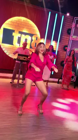 @M O R I C E ✨ pone a bailar a todos en el set de #HoyEsViernestn8 