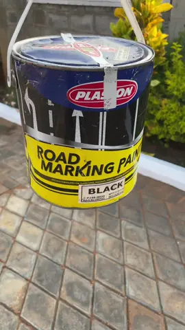 Road marking 👌#homepaintingservice #painting #ugandatiktok🇺🇬 #homepaintingservice 