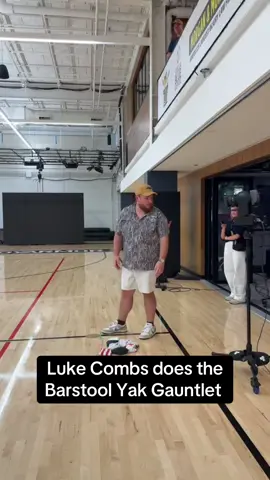 Luke Combs Does The Barstool Yak Gauntlet ⚾️🏀⚽️🏈 @Luke Combs @The Yak 