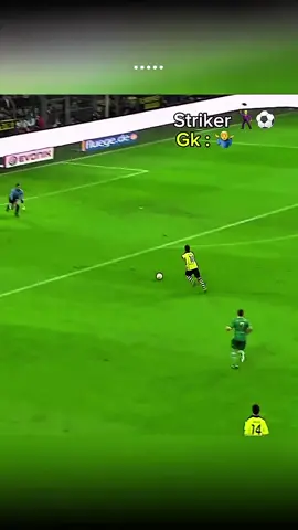 when the striker has no mercy on the goalkeeper #hh7vn #Soccer #football 