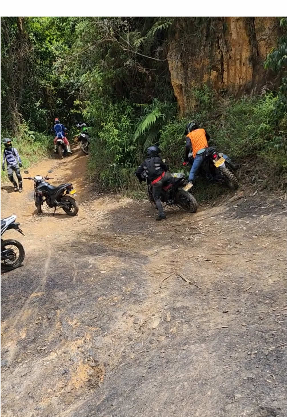 @Stiby CaRO @Samuel_the king @Mauricio Muñoz #valledelcaucacolombia🇨🇴 #colombia #motos #endurocross 