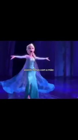 assistir filmes com o pai vs com a mãe #frozen  #barbie #brancadeneve #nostalgia  #enrolados #karatekid  #jackiechan 