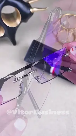 👓 Um óculos, três funções. Precisa enxergar de longe, de perto e no meio? Esse multifocal faz tudo isso com conforto e discrição. ✔️ Ideal pra leitura, celular, trabalho e direção ✔️ Leve, resistente e com ajuste confortável para uso prolongado #ÓculosMultifuncional 👁️ #PromoçãoAtiva 💸 #UsoDiário ✅ #ConfortoVisual 😎 #TikTokShopBrasil 🛒  🔍  📖  📌