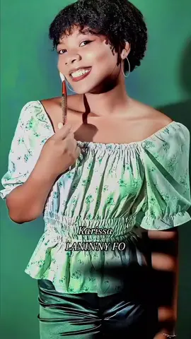Chanson - LANIN'NY FO Artiste - Karissa Traduction global en Français  Avec toi, je me sens si bien 🥰 À tes côtés, je suis heureux Avec toi, plus besoin de calendrier 🗓️Je suis prêt, je ne veux plus jamais partir Je rêvais de peindre mon avenir avec quelqu'un qui m'aime... 🎨 ...et qui n'a pas honte de notre amour. Notre histoire n'est pas un secret ! ❤️[Refrain] Je t'aime VRAIMENT ✨ Tu es le désir de mon cœur 😍 Tu le remplis de bonheur On va dessiner notre futur à deux ✍️Levez les mains bien haut ! 🙌 Yeah ! #laninnyfo #karissagasy #creatorsearchinsights  #lyrics #ahsahm2833  Suivez l'artiste @Karissa 