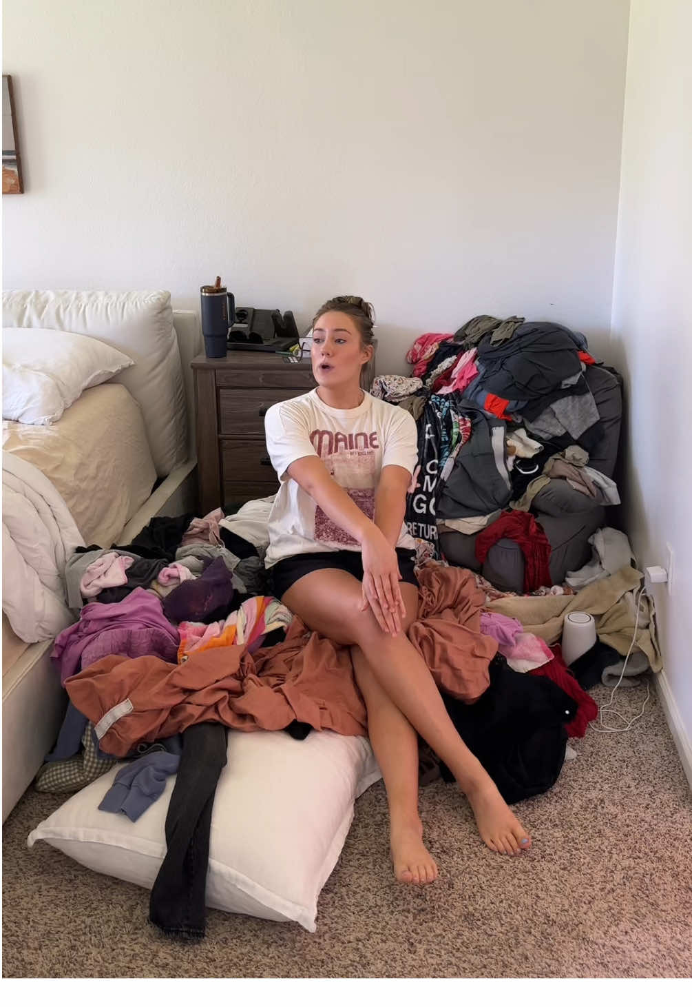 Get up ya’ll it’s time to clean!!! 🧺🧽🫧#Ifilmedthisonthursdayanditsalreadyoverdueagain 🤨 #cleanwithme #homereset #CleanTok #cleaningmotivation 