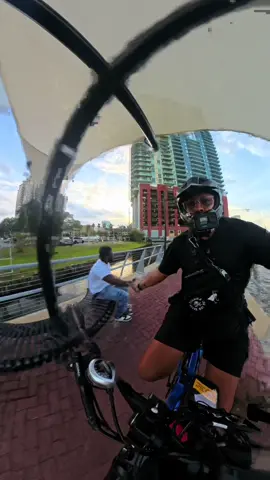 High five along the river walk. #ebike #duval #groupride 