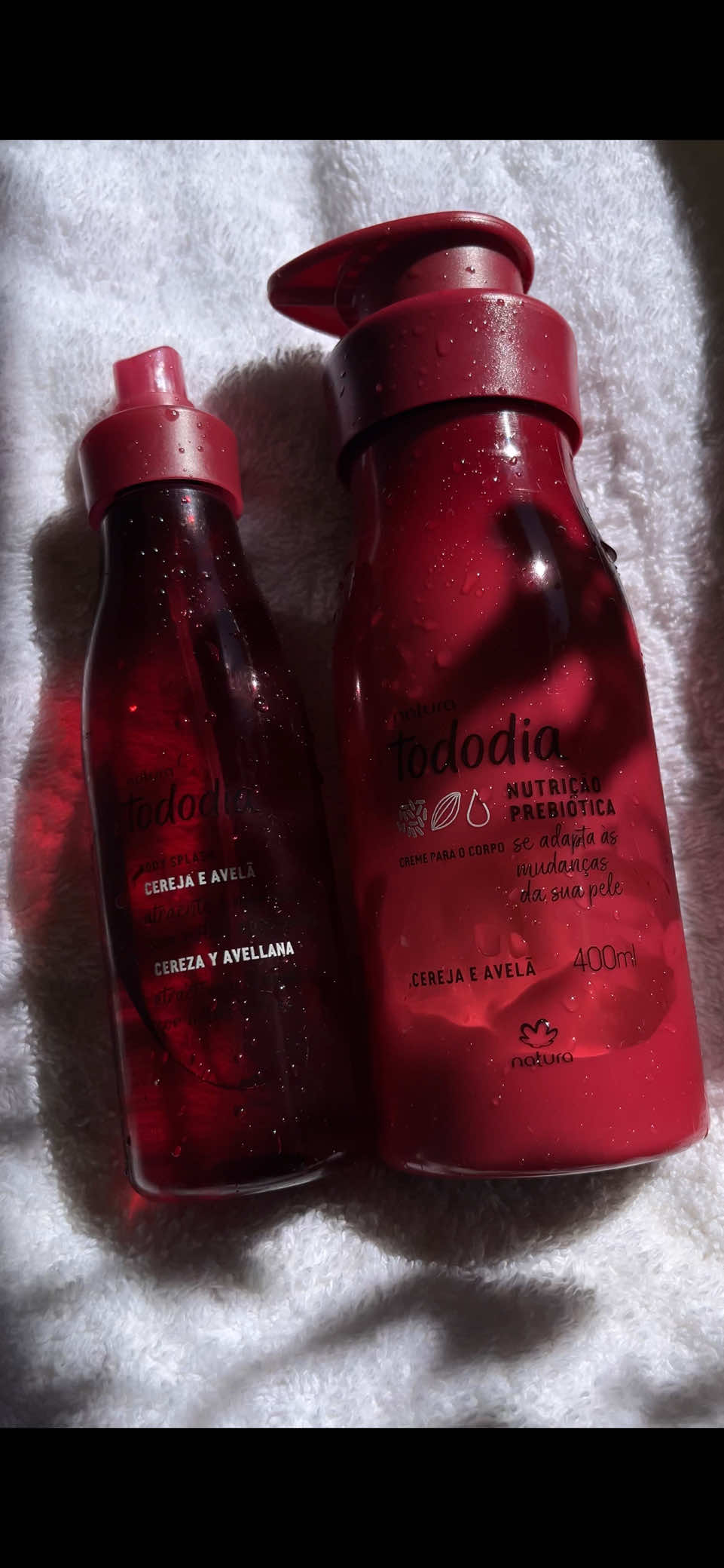 POV: seu pós banho tem cheiro de mulher poderosa 🍒🌰 Minha dica para potencializar sua hidratação: body splash + creme para o corpo cereja e avelã da @Naturabr  #skincare #banhopremium #Lifestyle #fyp #lifestylevlog #autocuidado #ugc #natura #naturatododia 