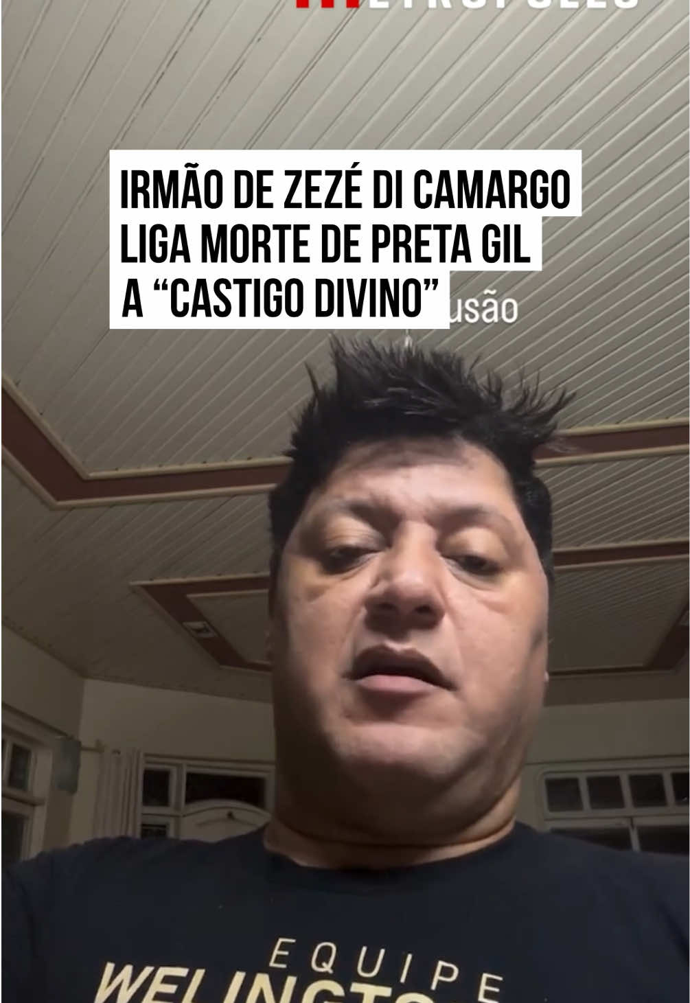 #WelingtonCamargo, irmão da dupla #ZezéDiCamargo e #Luciano, gerou polêmica nas redes sociais ao publicar um vídeo poucos dias após a m0rte de #PretaGil, que f4leceu em 20 de julho em decorrência de complicações causadas por um câncer no intestino. No registro, o cantor gospel lamentou a perda da artista, mas relacionou a doença a supostas atitudes da cantora em vida que, segundo ele, seriam exemplos de “escarnecimento de Deus”. “Eu fiquei muito triste com isso, porém nós sabemos que a Bíblia diz que de Deus não se escarnece. Vou botar um vídeo aqui para vocês verem o que ela falou de Deus. Vou botar um vídeo dela dizendo que dar o (ânvs) é bom, é maravilhoso, e olha bem onde foi a doença dela”, afirmou. Welington destacou que não queria desrespeitar a memória de Preta Gil, mas reforçou seu ponto de vista: “Não se escarneçam de Deus, porque de Deus não se escarnece. Sinto muito, deixo meu abraço à família dela, que Deus possa a ter em um bom lugar”. Nos comentários, diversos internautas criticaram a fala do cantor e pediram que ele apresentasse os supostos vídeos da cantora mencionados na gravação. “Gosto muito de você e de toda a família Camargo, mas acho desnecessário esse tipo de comentário”, disse um seguidor. “Você deveria respeitar a família dela”, opinou outro. “Acho que esse não é o momento”, comentou um terceiro. Em resposta a uma das críticas, Welington rebateu: “Tudo o que falei está na internet, inclusive ela falando. Ela deveria ter segurado a boca. Deus é bom, mas é justo”, disse o irmão de Zezé di Camargo e Luciano. #entretênews 