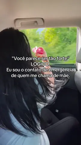 Eu sou o colo que consola, o prato que alimenta, o abraço que acalma. Sou o contato de emergência de quem me chama de mãe. Não é questão de escolha… É que quando você se torna mãe, a fraqueza vira luxo e a força, necessidade. Mesmo cansada, eu levanto. Mesmo chorando, eu cuido. Porque a vida do meu filho depende da minha coragem diária. #foryoupage❤️❤️ #fyppppppppppppppppppppppp #foryou #viral #explorar #brasil🇧🇷 #fyp #superacao #
