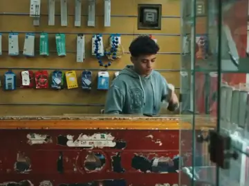 بيتصل بعملاء في بنك وينصب عليهم وياخد فلوسهم طب ممكن ناخد بيانات حضرتك علشان نحل مشكلة 