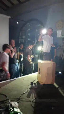 #TRUEBLOOD coming on stage in Santa Cruz (total chaos lmao)#trueblood #santacruz #concert @Momma Trueblood 