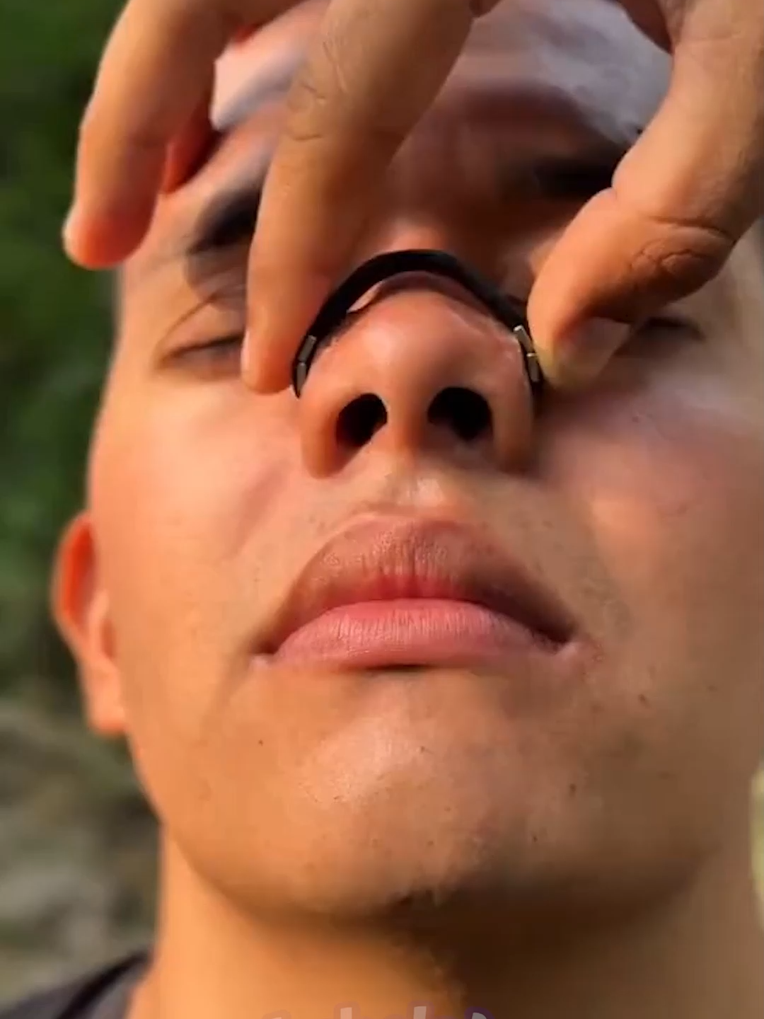 Clipe Nasal Anti-Ronco | 🛒 Dorme melhor e em silêncio! Desobstrui as vias nasais, melhora a respiração e reduz o ronco. Pequeno, reutilizável e super confortável. Garanta o seu agora! #saude #dormirmelhor #tiktokshop