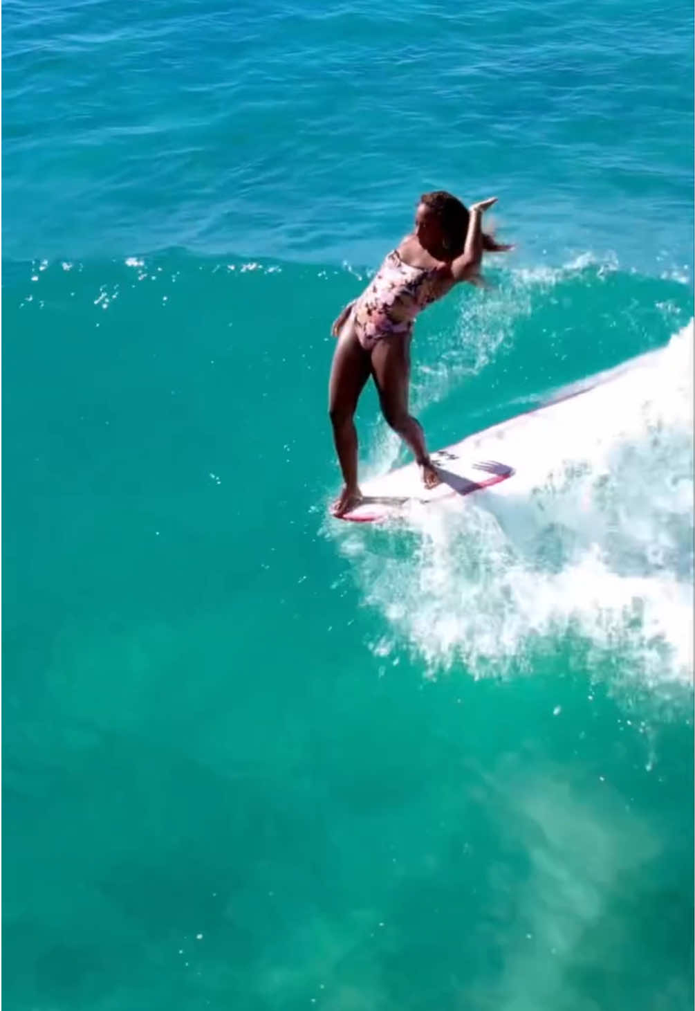 Trying to add some Steeze 🕺🏽 to my surfing 🩷 . Filmed with a drone in Hawaii, riding 9’5 Michael Takayama longboard. . #surfergirl #hawaii #oahulife #blacksurfer #waves #longboard #steezy #styleinspo #surfvideo #mexicantiktok #blackgirl #representationmatters 