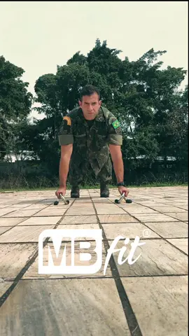 PUSH UP MARINES- . Desafio de flexão dos Fuzileiros Americanos. . Com o Suporte de Push UP da @mbfitoficial ficou mais fácil. . Ele ajuda na amplitude do movimento, leve e prático para você levar pra qualquer lugar. . E aí, consegue fazer essa desafio ? Marca a @mbfitoficial e @victorlourenco88 nos Stories.