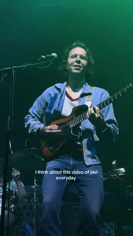 he was memorising my face cause this was the start of our love story  #postanimal #javireyes #javierreyes #djo #backonyoutour #djomusic #livemusic 