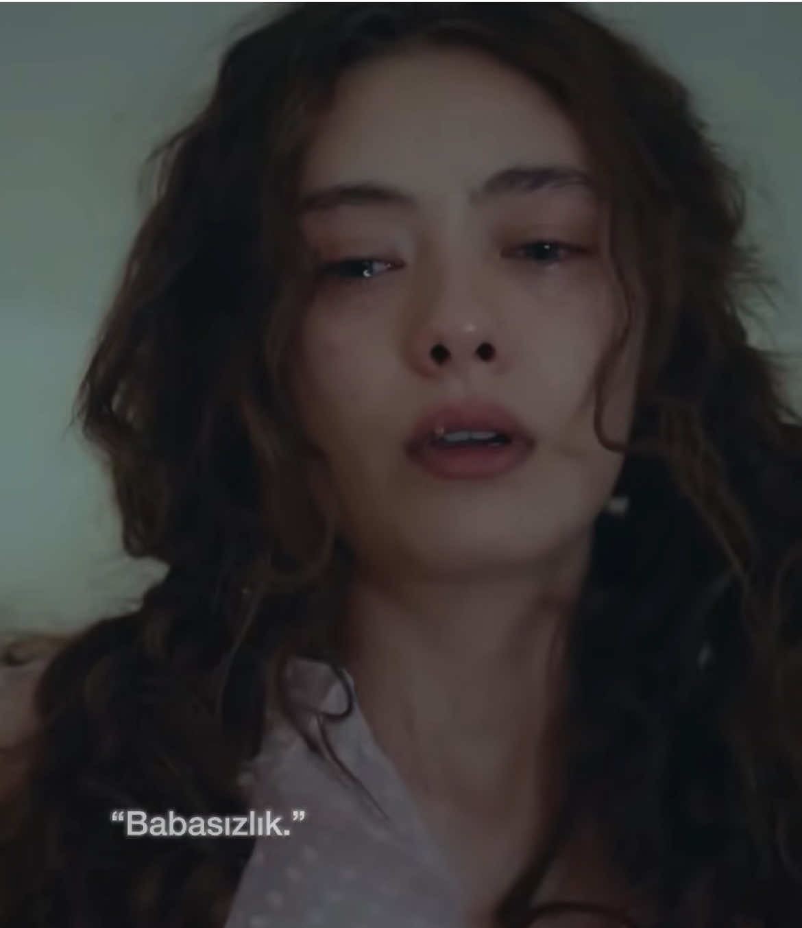 “Çünkü babasızlık hiç iyileşmez…“ #sefirinkizi #nareçelebi #turkishseries #turkishactress #turkishactors 