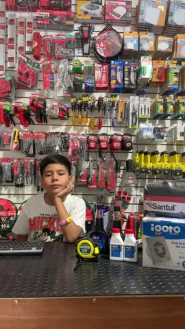 🤌 Al jefe lo que pida…. Y al cliente tambien 🤣🤣💋💋 #ferrexo #ferretera #ferreteria #herramientas #proyectos 