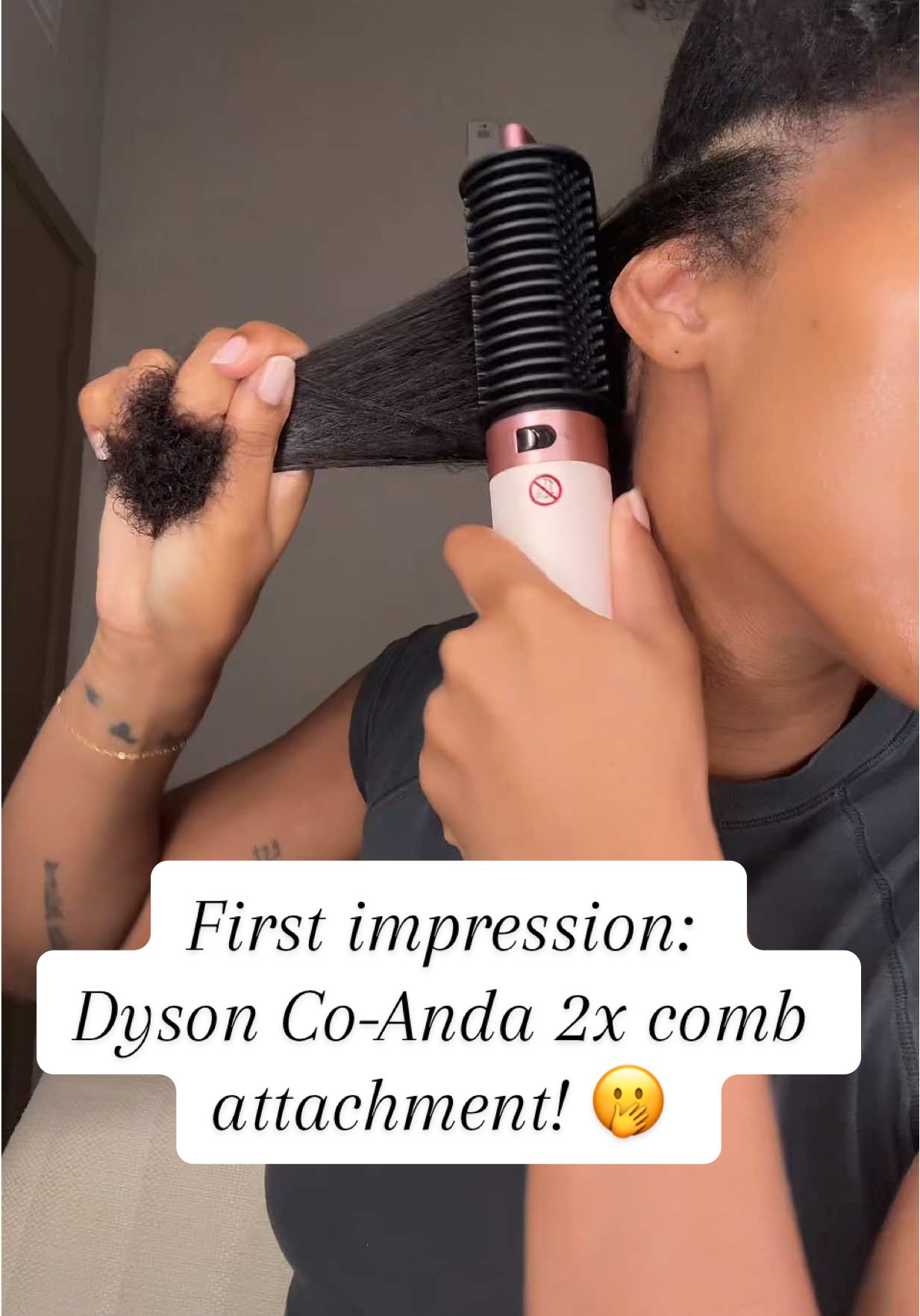 Under 10 minutes is actually insane. @Dyson USA  @TRESemmé @Kérastase  #dysoncoanda2x #dysonairwrapcoanda2x #dysonairwrapcurlycoilyhair #dysonairwrapcombattachment #dysonairwrapblackgirl #dysonairwrapreview #naturalhair #natural4bhair #dysonairwrapnaturalhair 
