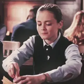— s1 & s2 rory is literally me if i was in a 2000s small town drama . #foryou #gilmoregirls #fypシ #rorygilmore #viral 