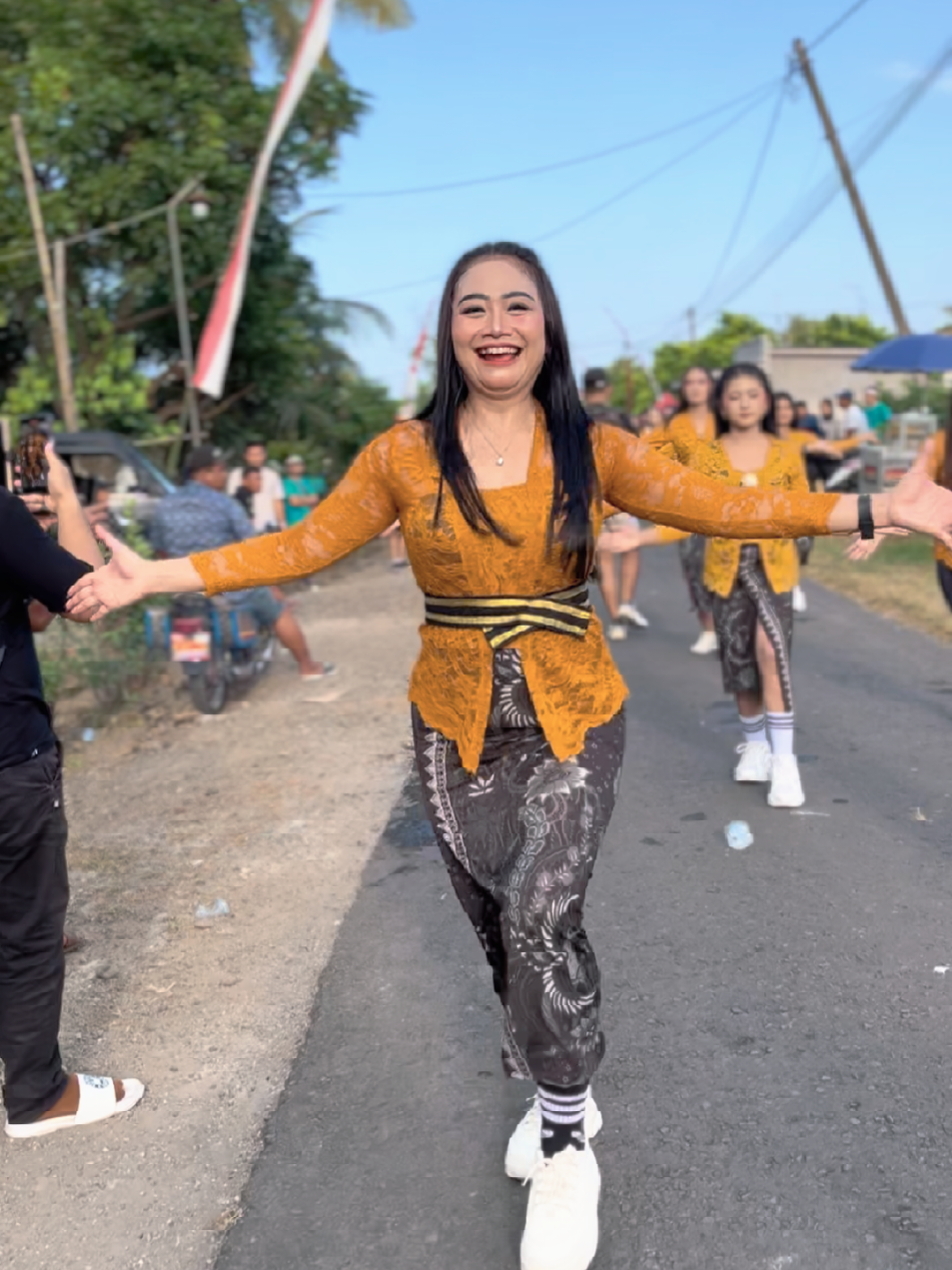 Pesona kebaya Kuning🤭 #Fyp  #Muncar  #Tambakrejo  #dancer   #karnavalsoundsystem   #Soundhoreg   #Soundviral 